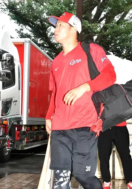 Shogo Sakakura Embraces No. 4 Role: “We Have to Produce Results to Win” as the Carp Face Hanshin
