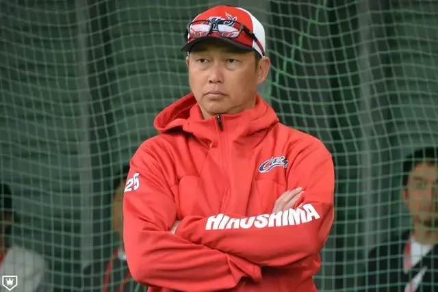 Kosuke Tatsumi Chasing a Rare Stolen-Base Record as Carp Speedster Thrives as a Pinch Runner