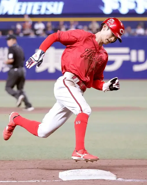 Carp Speedster Kosuke Tatsumi's Remarkable 3% Body Fat Helps Fuel His Record-Breaking Pinch-Running Success