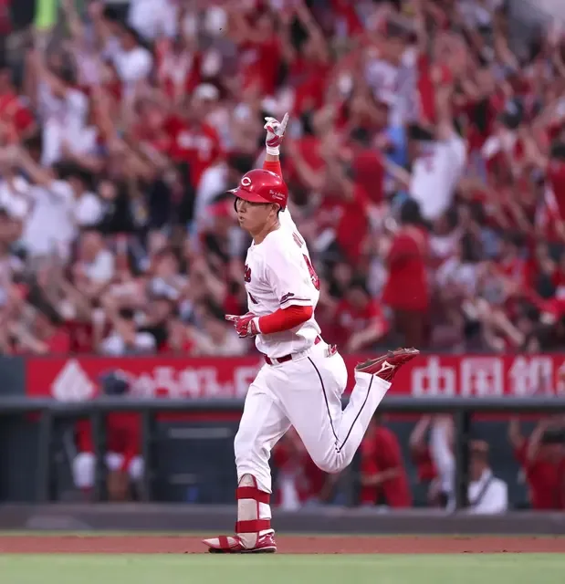Keisuke Sato Continues Breakout With First-Inning Homer Off 200-Win Veteran Masahiro Tanaka