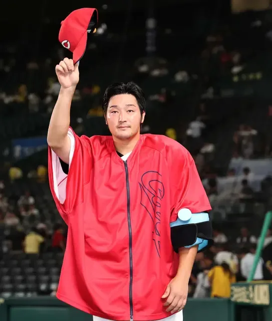 Hiroki Tokoda Shuts Out Hanshin for Eight Innings, Beats His Favorite Pitcher for First Win Over Tigers