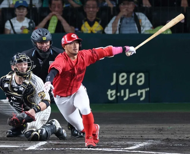 Ryusuke Kikuchi Shines on Both Sides of the Ball in Carp Victory Over Hanshin