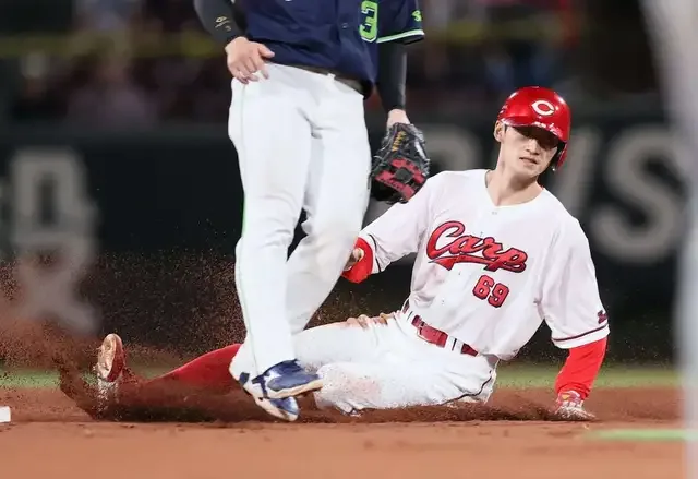 Carp Speedster Konosuke Tatsumi Brings Bright Spot After Eighth Straight Year Without a League Title