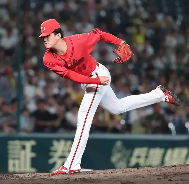 Carp Rookie Haruya Akagi Impresses in Koshien Debut With Two Scoreless Innings