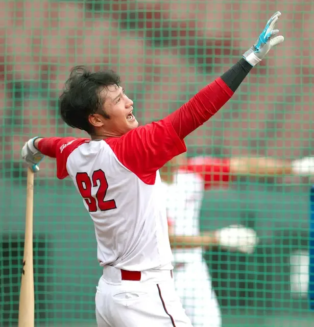 Hiroshima Carp’s Norihiko Nahara Works to Build Swing Strength: Tied for Second in the Central League with Four Triples, He Aims for More