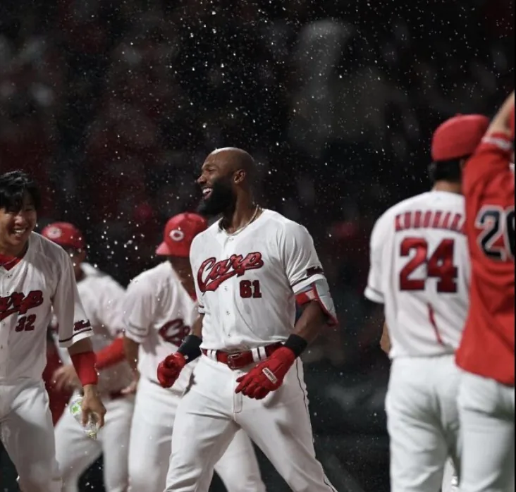 Fabian’s Walk-Off Homer Gives Carp Dramatic Win Over Giants