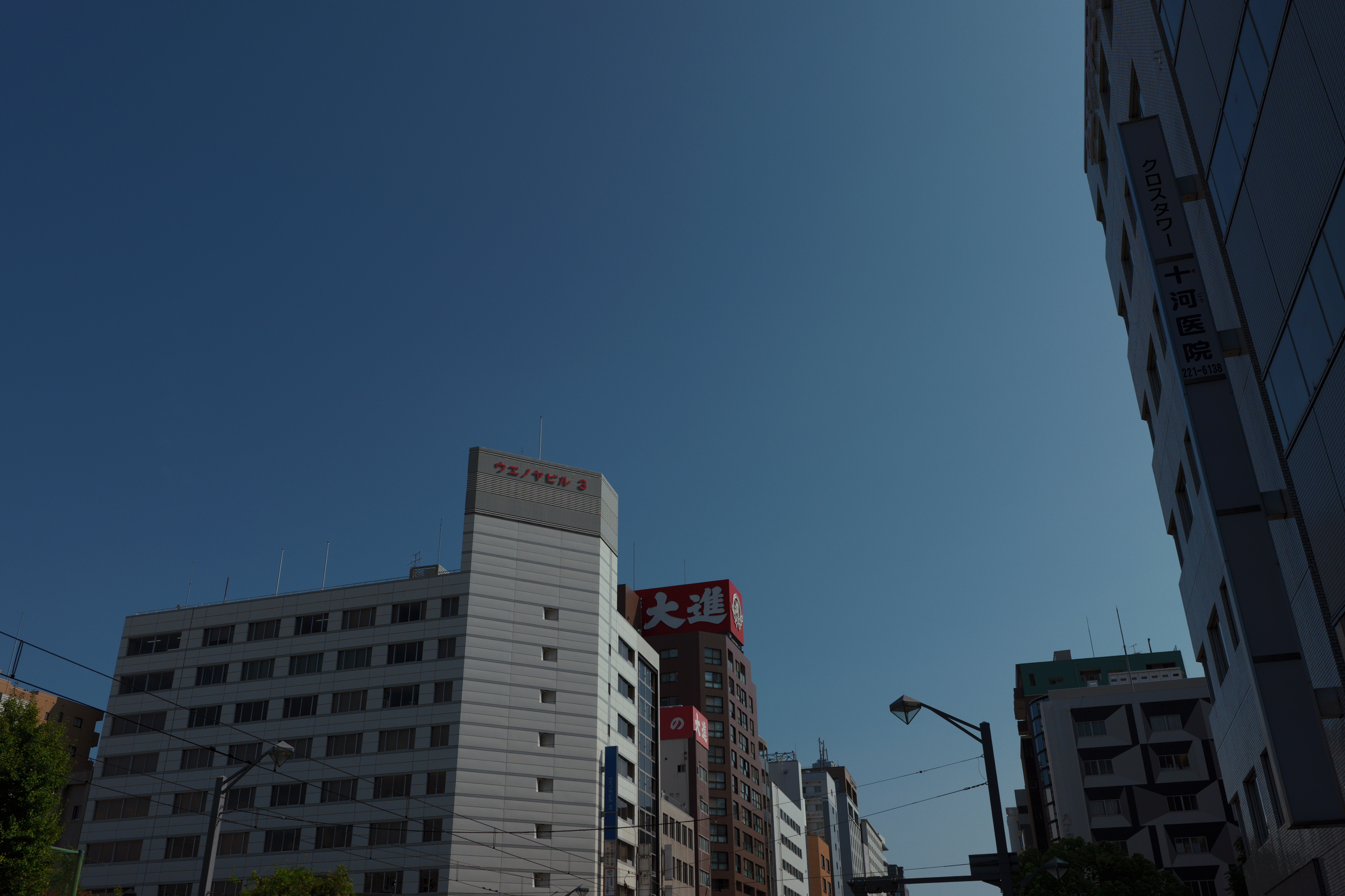 夏の高気圧は空を澄み渡らせる

The summer high-pressure system clears the sky