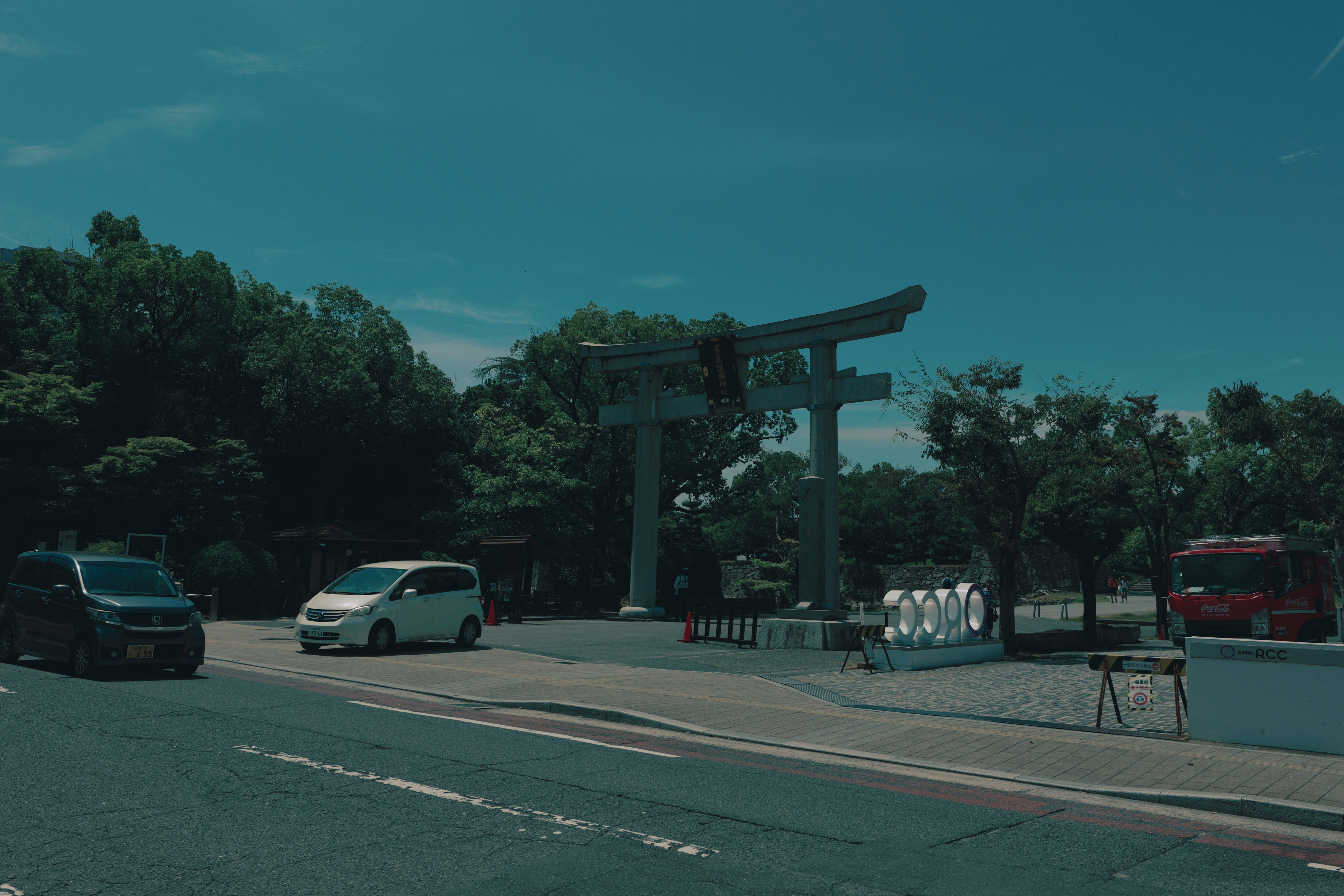 夏の護国神社

Gokoku Shrine in Summer