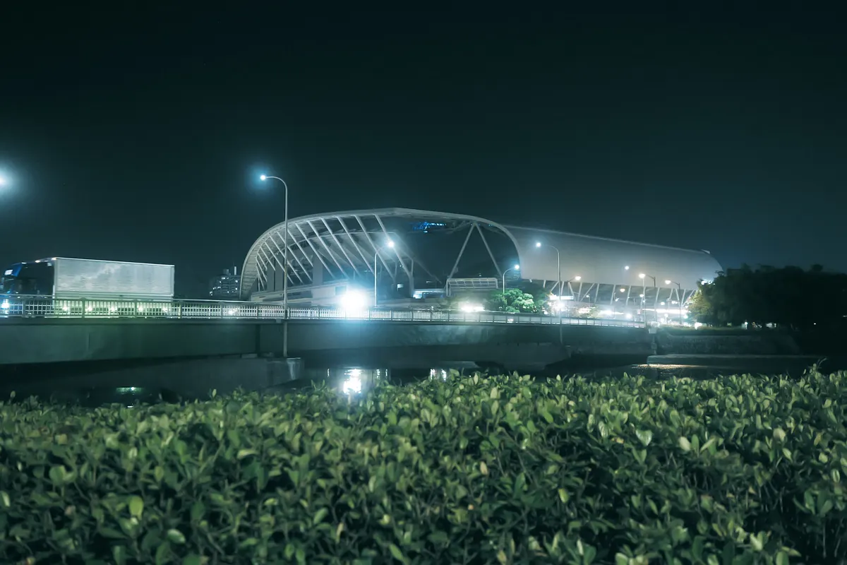 Sorasaya Bridge Riverside Bench / 空鞘橋横のベンチ
